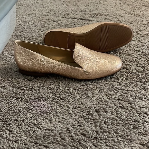 Naturalizer shoes, size 6 1/2, rose gold, brand new - Picture 4 of 5